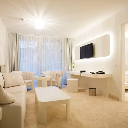 Designhotel Kronjuwel Otel 3*